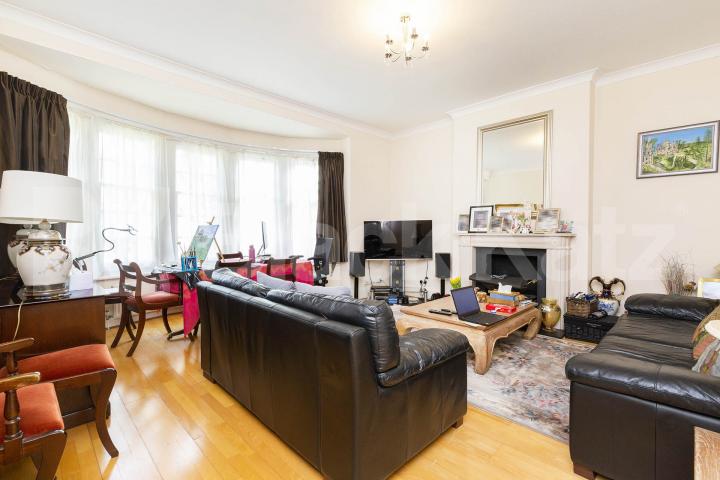Spacious three double bedroom property with terrace Ferncroft Avenue, Hampstead